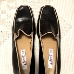 Botticelli black loafers with camel piping